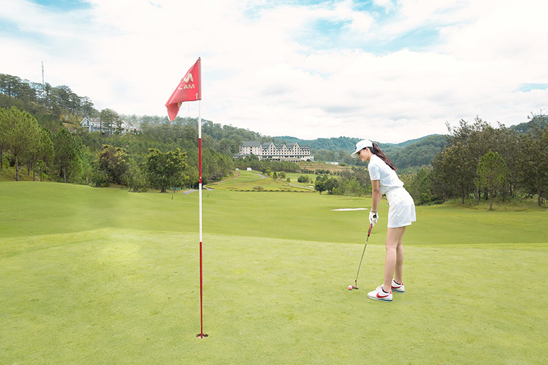 Sân golf sacom tuyền lâm